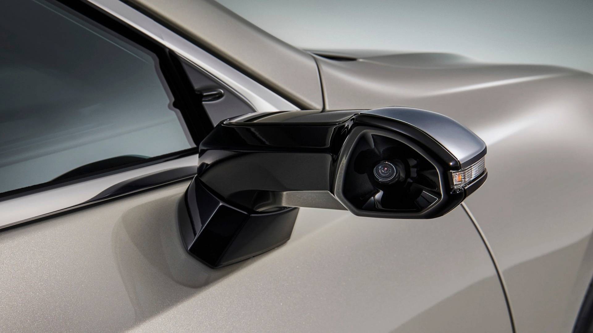 Lexus ES estreia câmaras a fazer a função de espelhos retrovisores