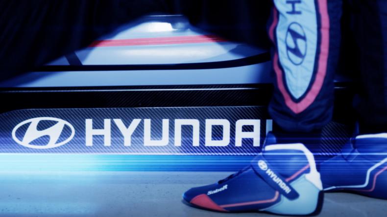 Teaser de carro elétrico de competição da Hyundai