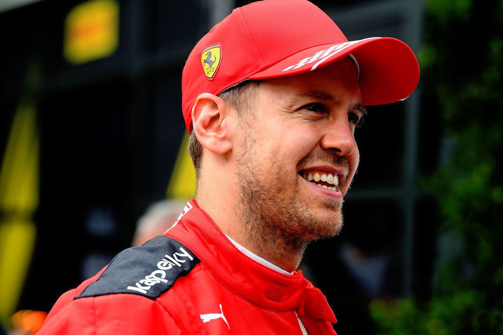 Sebastian Vettel com as cores da Ferrari