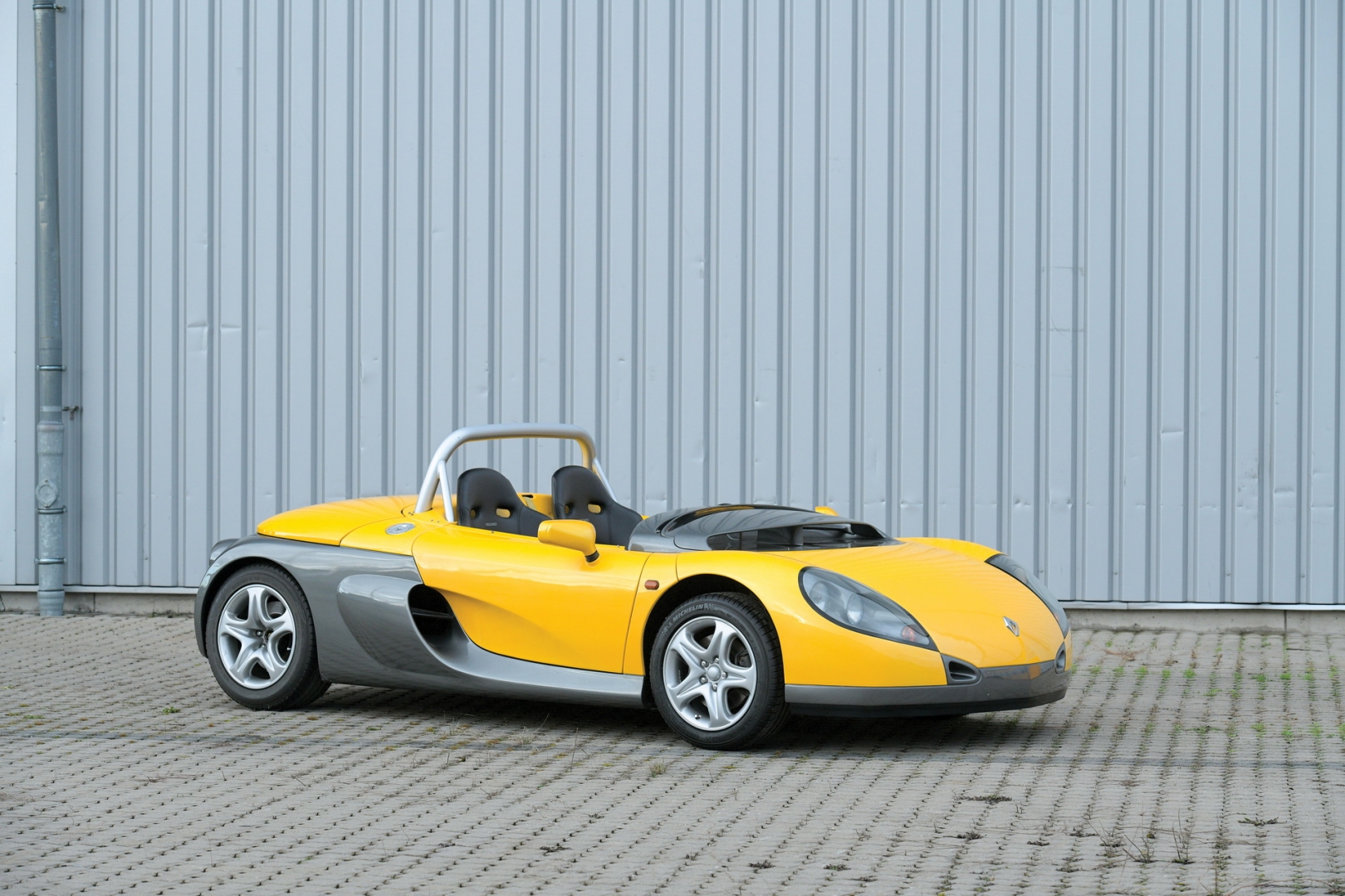 1996-renault-sport-spider-1-1620x1080.jpg
