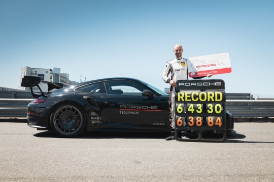Porsche 911 GT2 RS com kit Manthey Performance