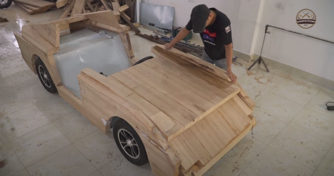 Réplica em madeira do Ferrari 250 GTO