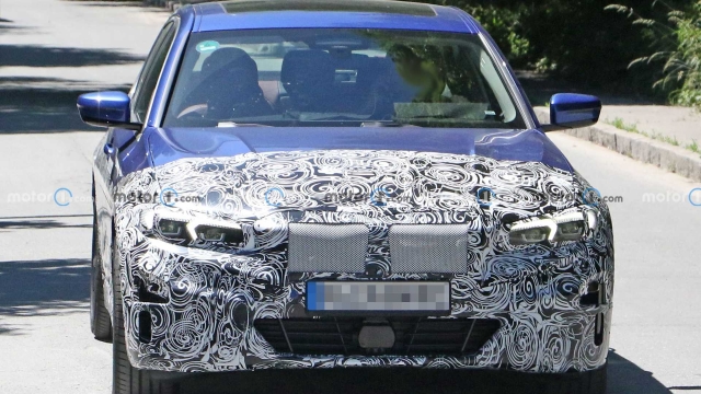 Foto espia do BMW Série 3 elétrico