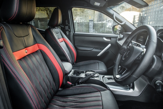 Mercedes-Benz Classe X “Dark Destroyer”