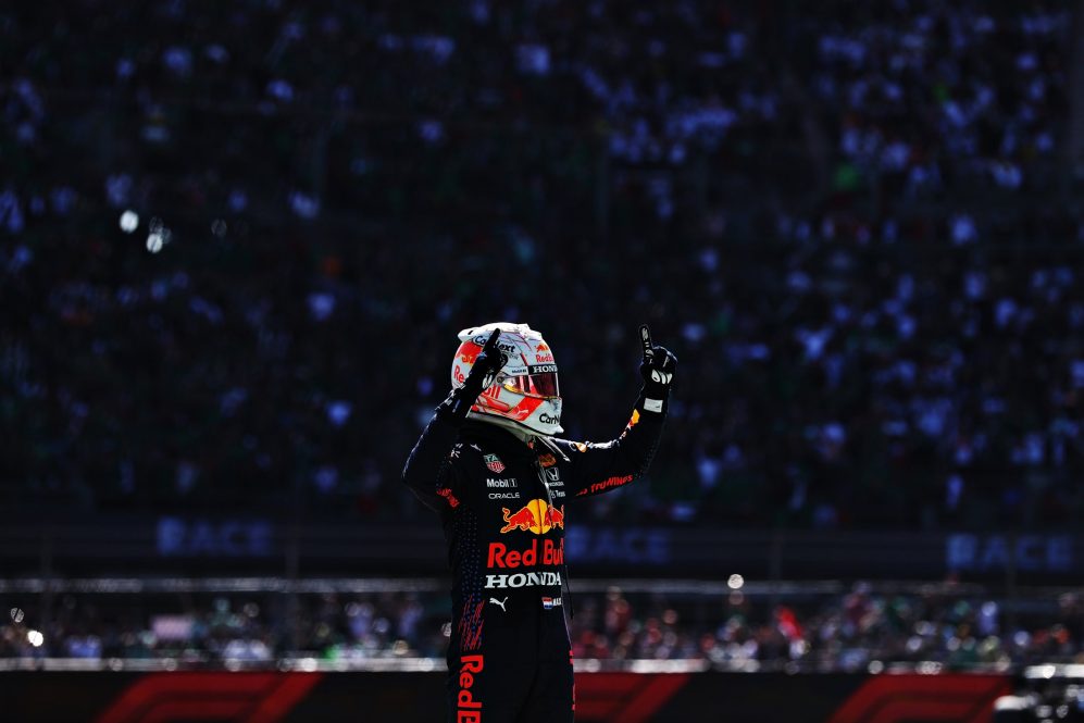 Verstappen comemora a sua terceira vitória no México