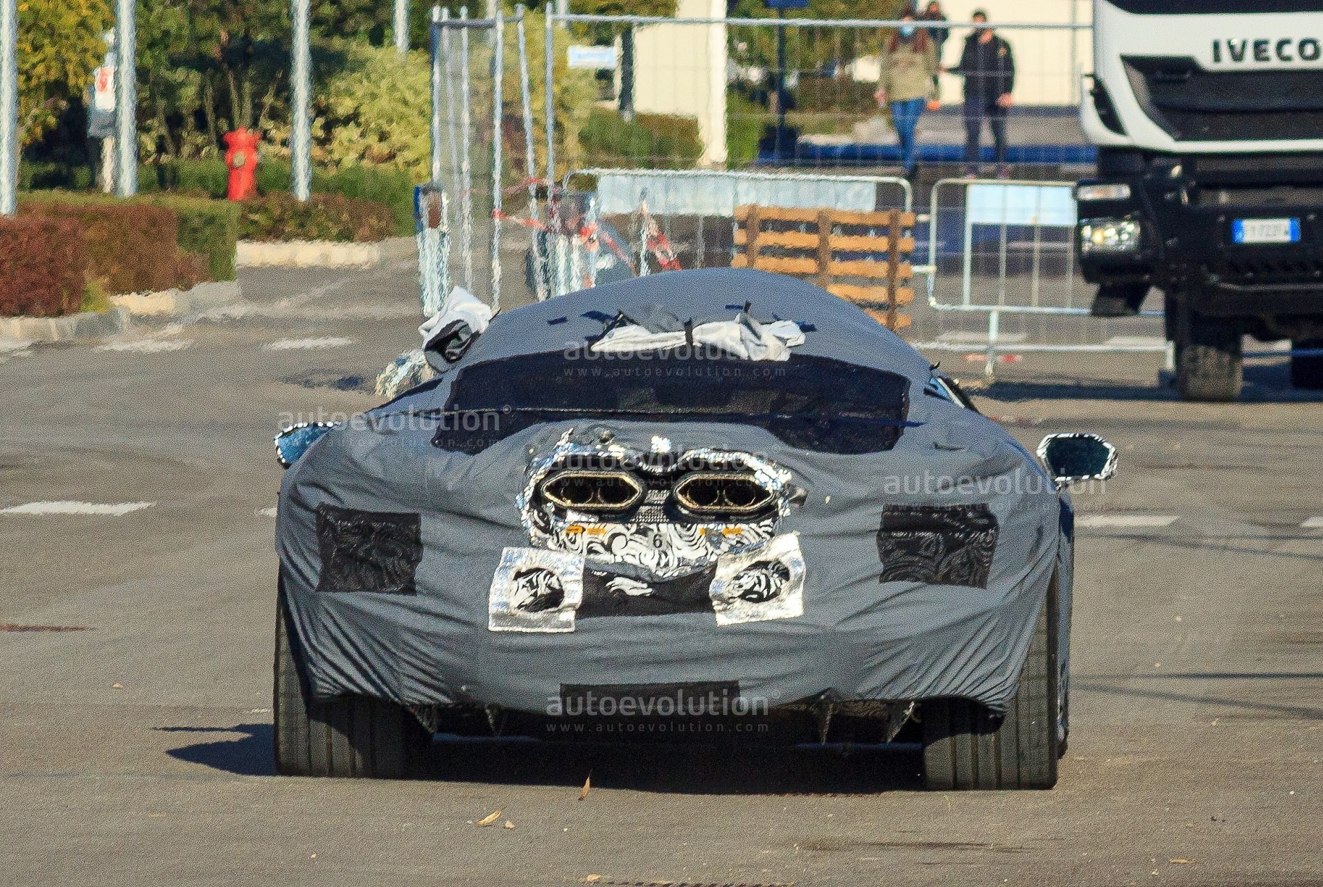 Foto espia do sucessor do Lamborghini Aventador