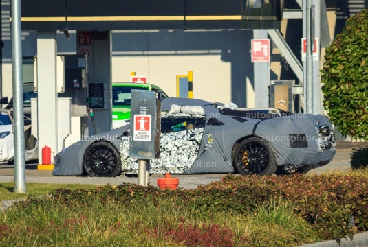 vFoto espia do sucessor do Lamborghini Aventador