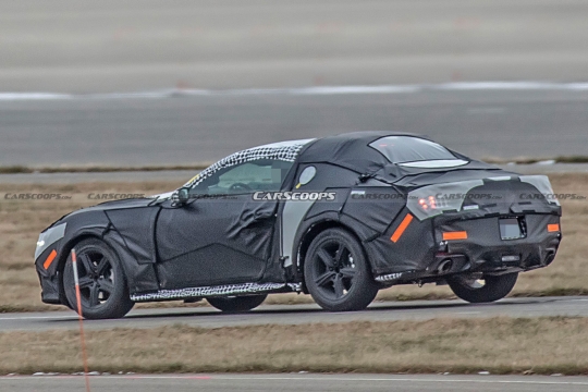 Foto espia do novo Ford Mustang híbrido