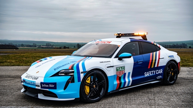 Porsche Taycan Turbo S safety car Formula E