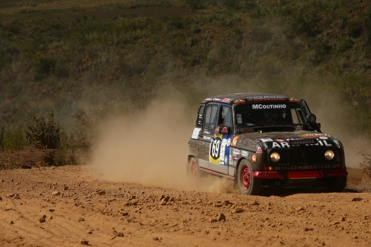 Renault 4L portuguesas no East African Safari Classic Rally