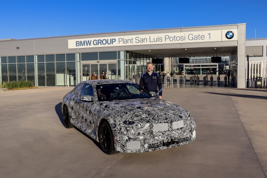 Imagem teaser oficial do novo BMW M2
