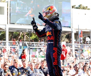 Max Verstappen comemora triunfo no Azerbaijão
