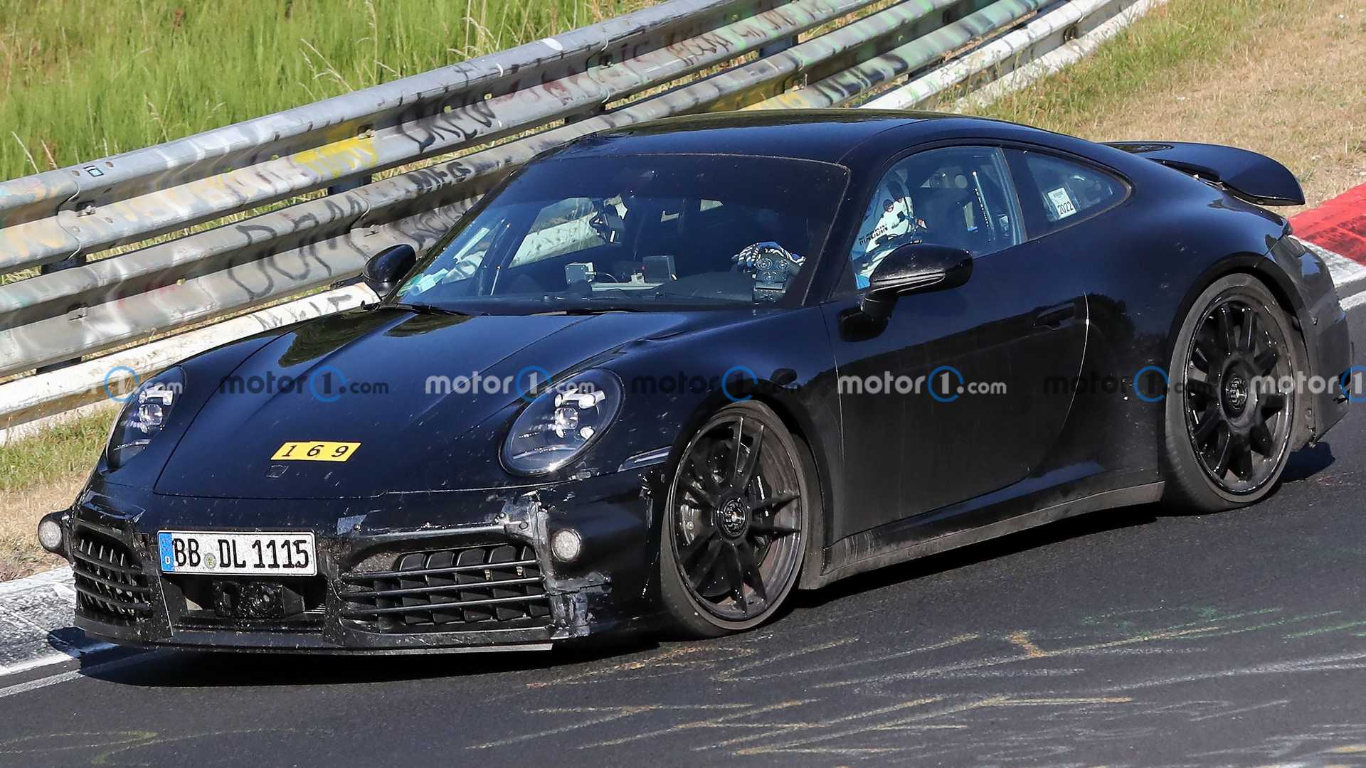 Foto espia do Porsche 911 GTS híbrido