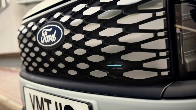 Ford E-Tourneo Courier