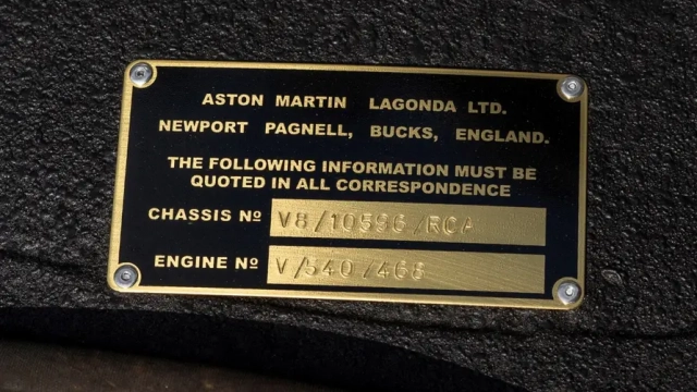 Aston Martin V8 de James Bond