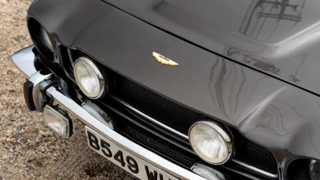 Aston Martin V8 de James Bond