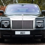 Rolls-Royce moderno com a matrícula AU 1