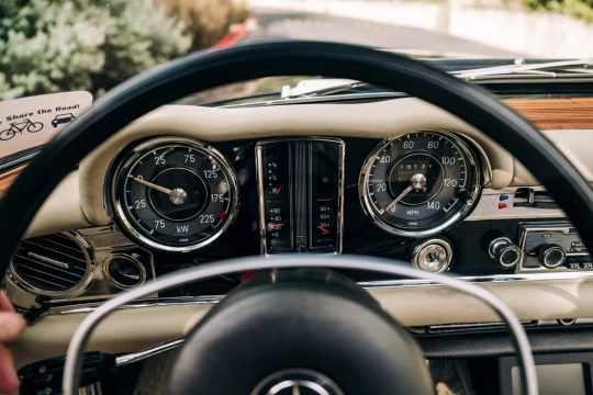 Moment Motor Company Mercedes 280 SL elétrico