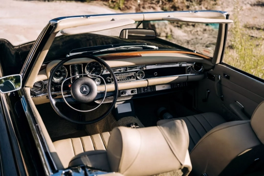 Moment Motor Company Mercedes 280 SL elétrico