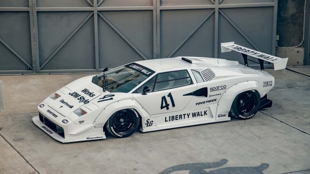 Widebody Lamborghini Countach by Liberty Walk