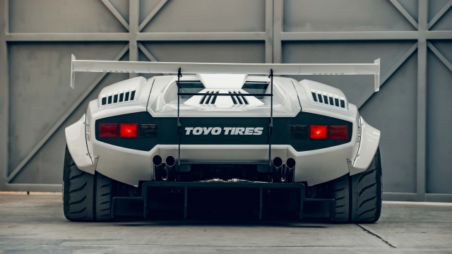 Widebody Lamborghini Countach by Liberty Walk
