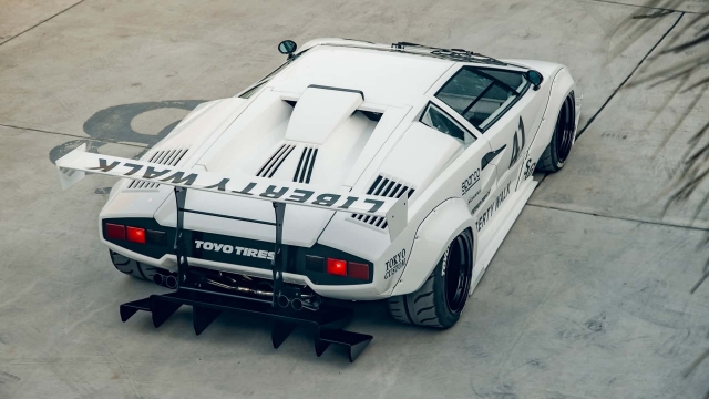 Widebody Lamborghini Countach by Liberty Walk