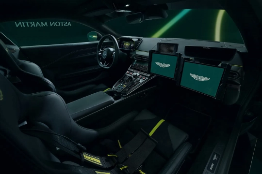 Aston Martin Vantage Safety Car F1