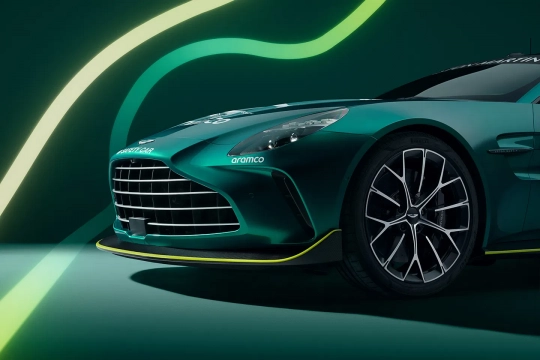 Aston Martin Vantage Safety Car F1