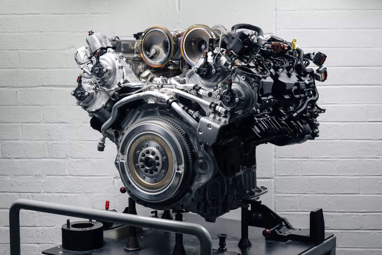 Motor V8 híbrido da Bentley