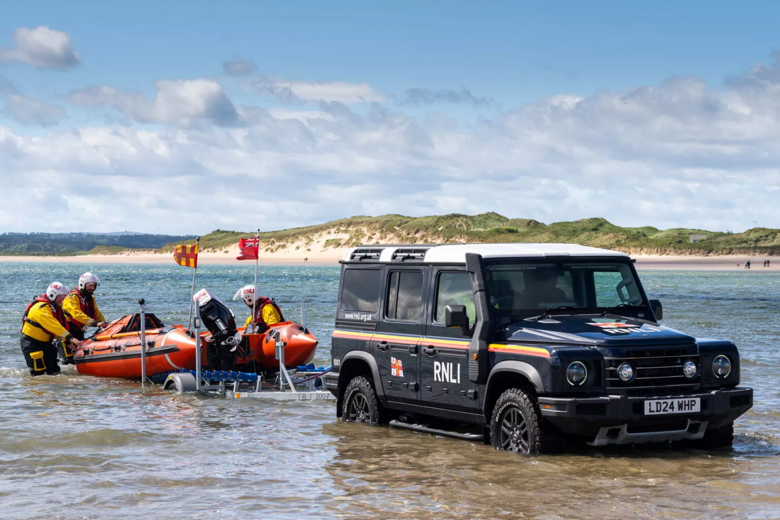 Ineos Automotive fez parceria com a RNLI
