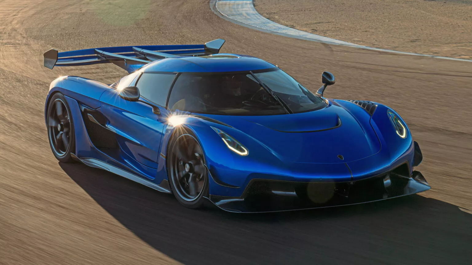 Koenigsegg apresenta exemplar único Chimera | Auto Drive