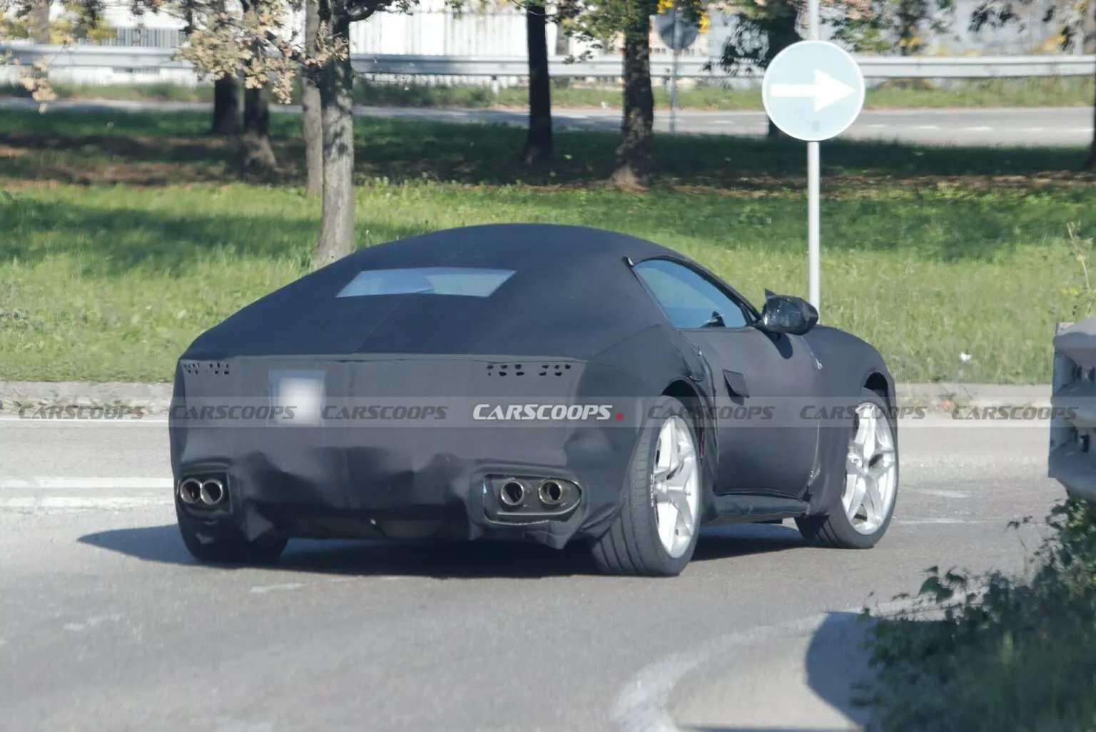 Sucessor do Ferrari Roma - foto Carscoops