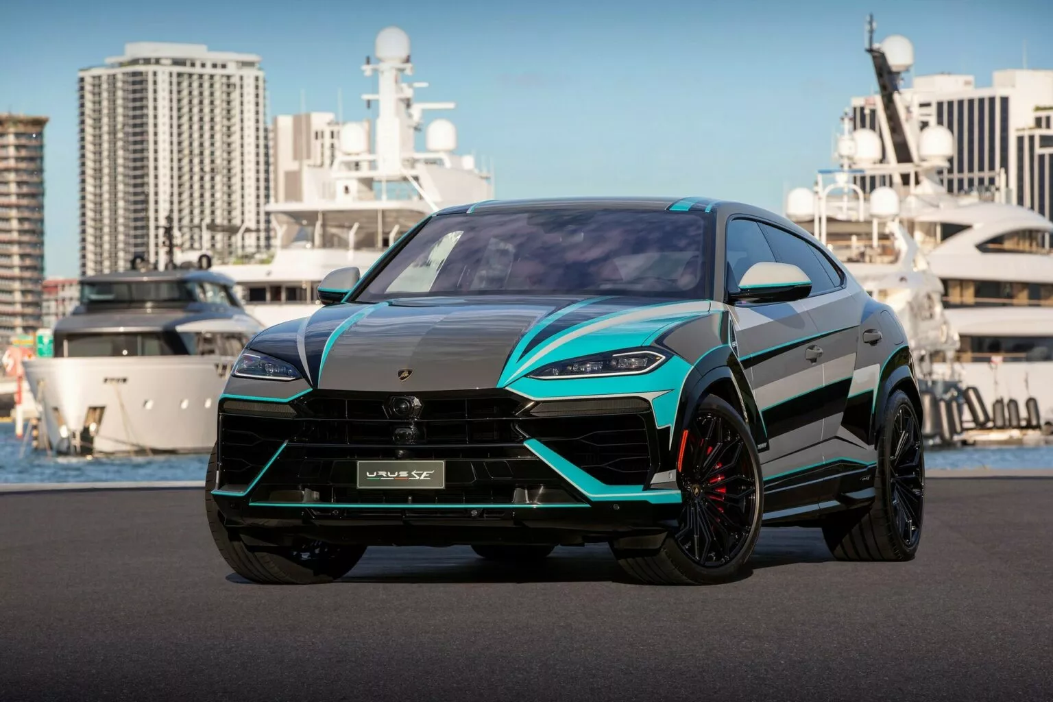 Lamborghini Urus SE Miami