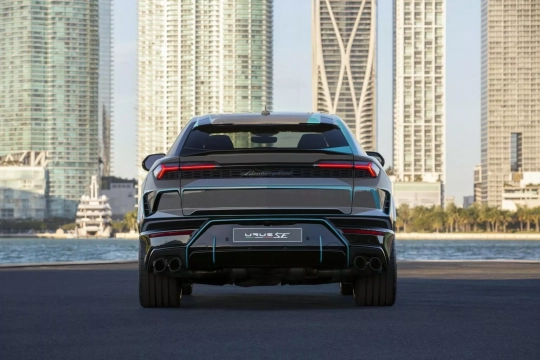 Lamborghini Urus SE Miami