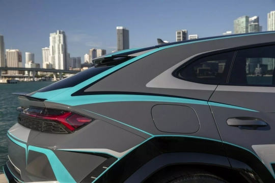 Lamborghini Urus SE Miami
