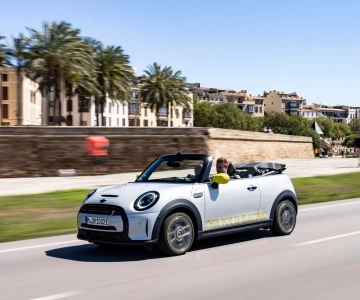 Mini Cooper SE Convertible concept
