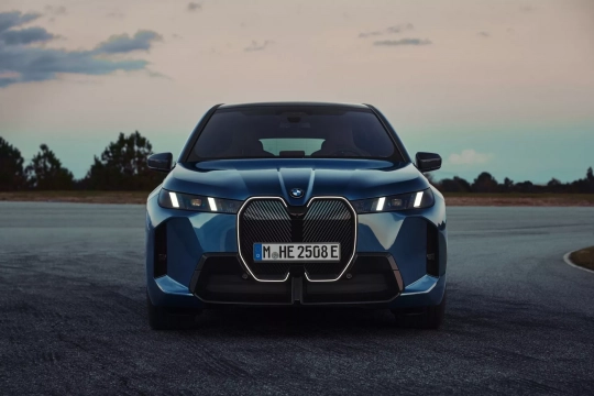 BMW iX facelift
