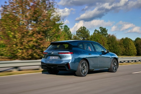 BMW iX facelift