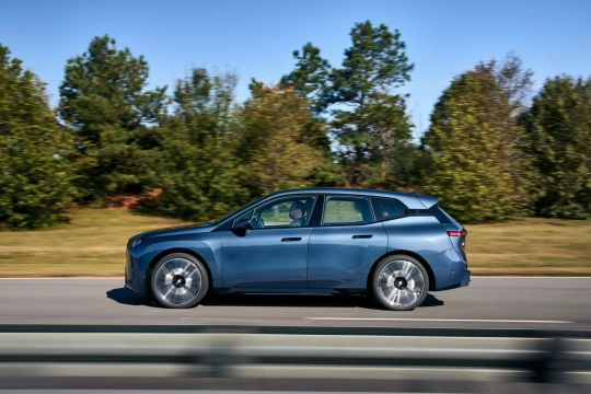 BMW iX facelift