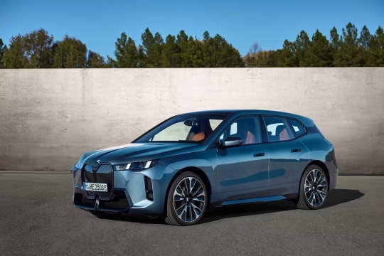 BMW iX facelift