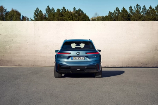 BMW iX facelift