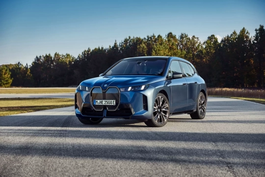 BMW iX facelift