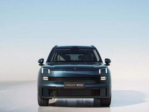 Lynk & Co 900