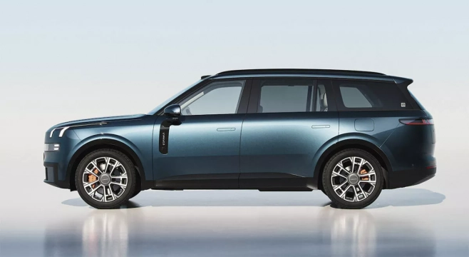 Lynk & Co 900