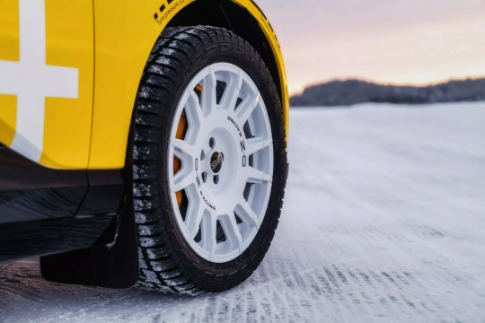 Polestar 4 Arctic Circle