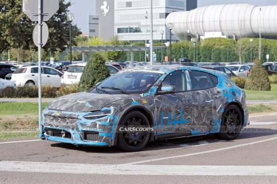 Protótipo do Ferrari elétrico em testes - Carscoops