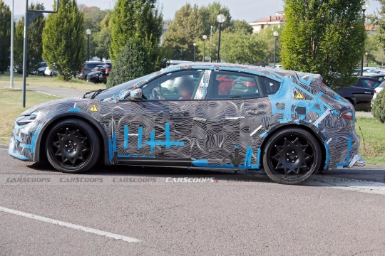 Protótipo do Ferrari elétrico em testes - Carscoops