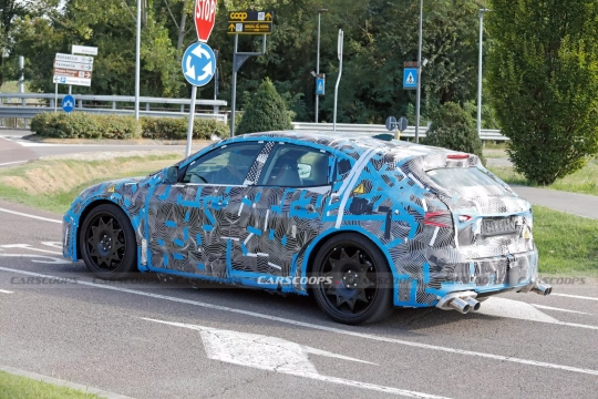 Protótipo do Ferrari elétrico em testes - Carscoops