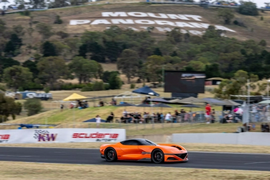 Genesis em Bathurst