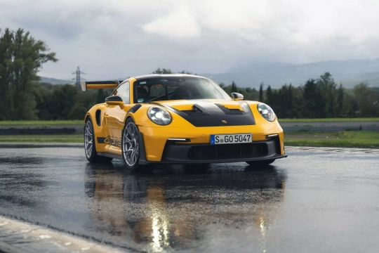 Porsche 911 GT3 RS com novos pneus Michelin